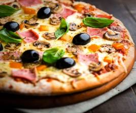 PIZZA ROYALE